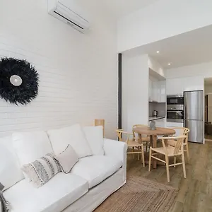 Casa Boma - Design With Private Vegetal Terrace - Lapa Vii , Lisbon Portugal